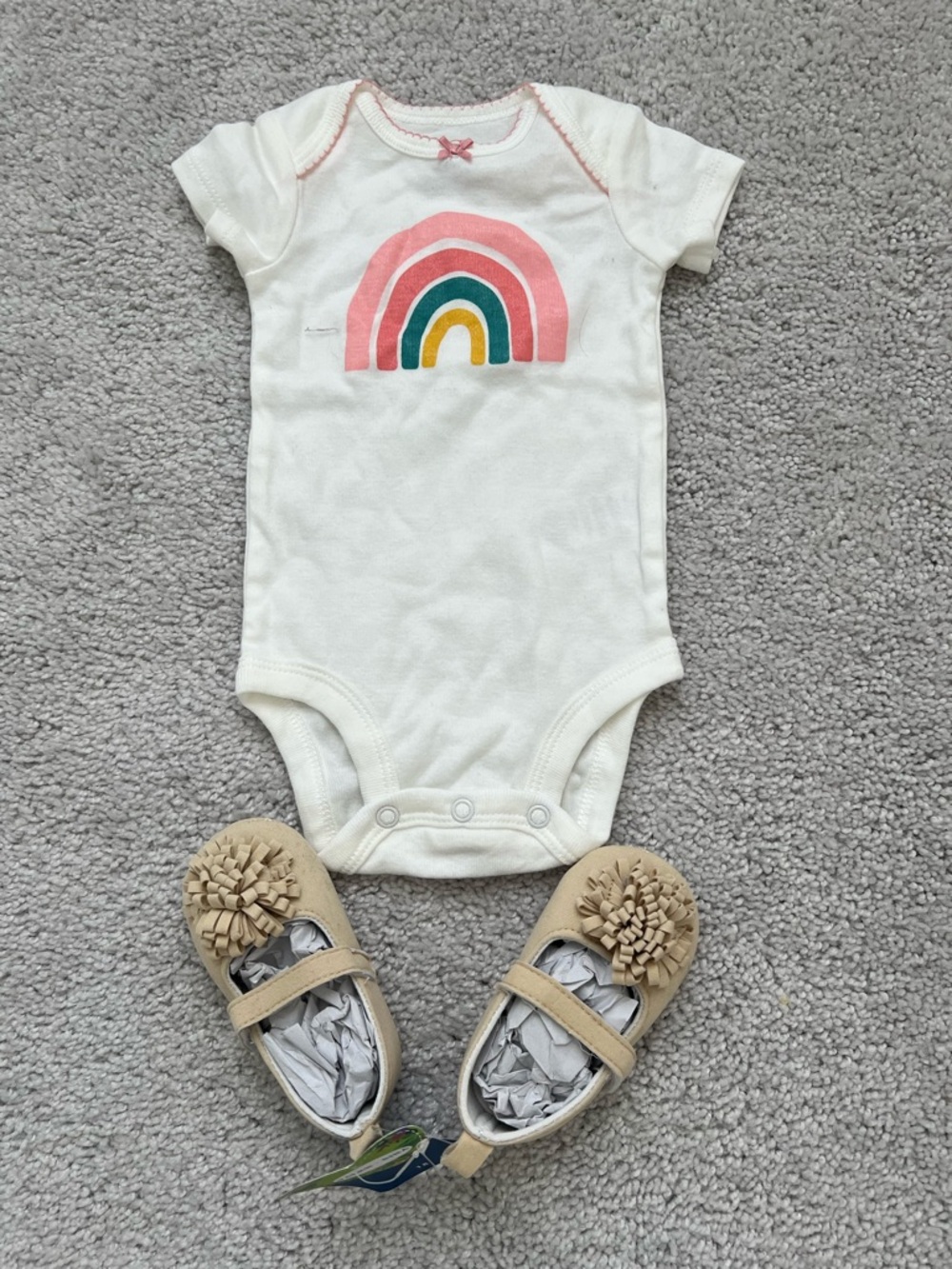 New set of Baby Girl Bodysuit & booties / 0 to 3 months.